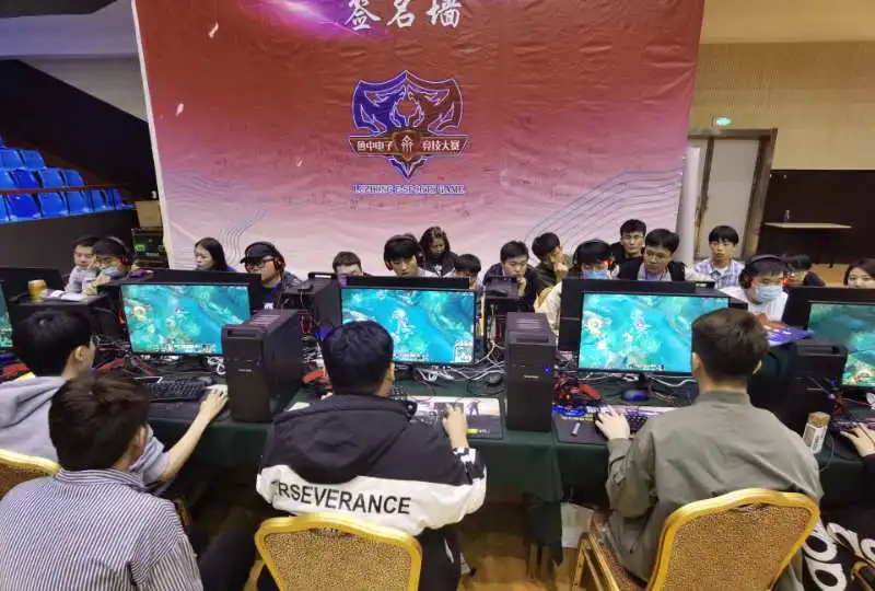 必须靠结构